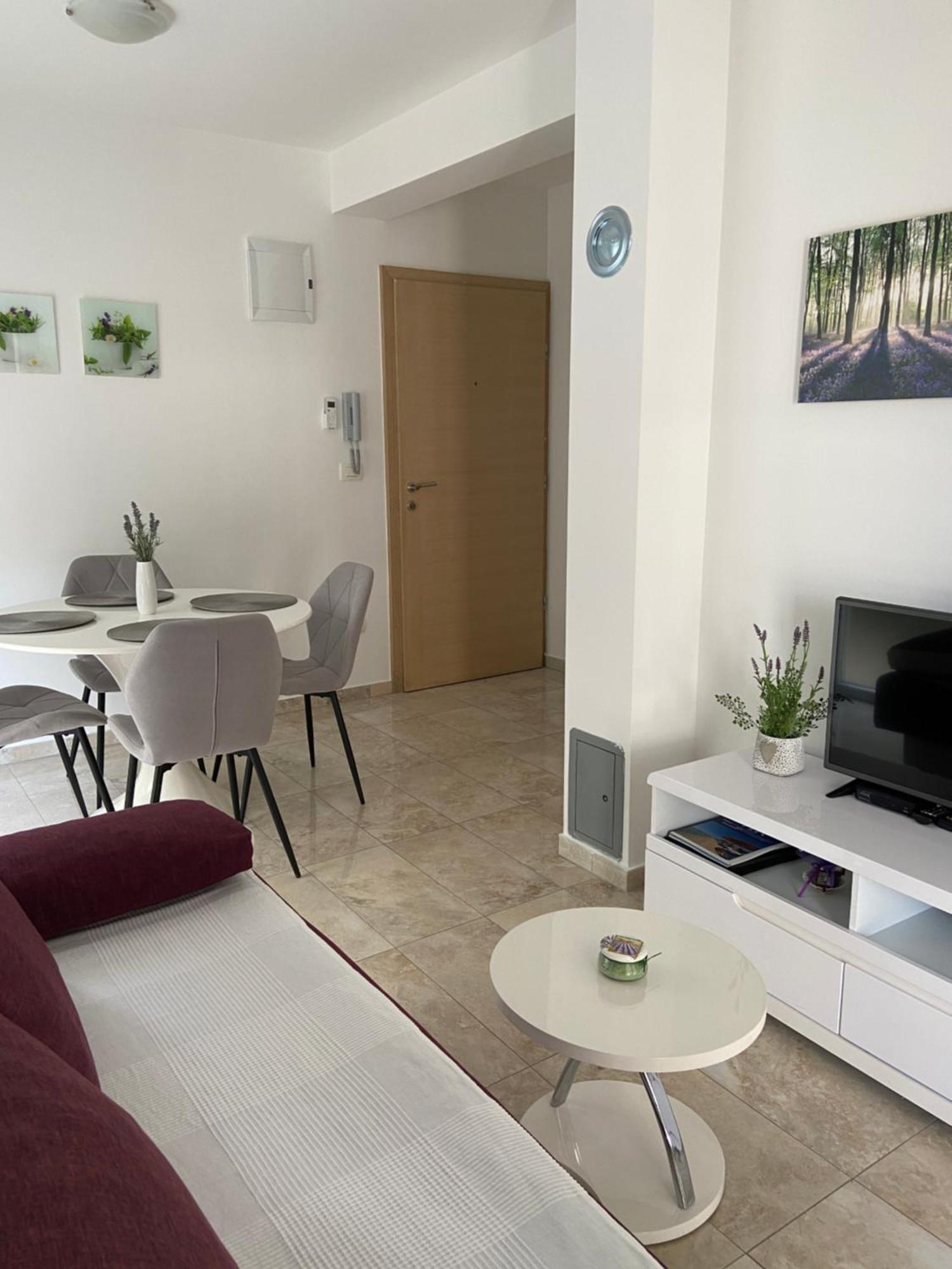 ויר Apartmani Villa Adriatic מראה חיצוני תמונה